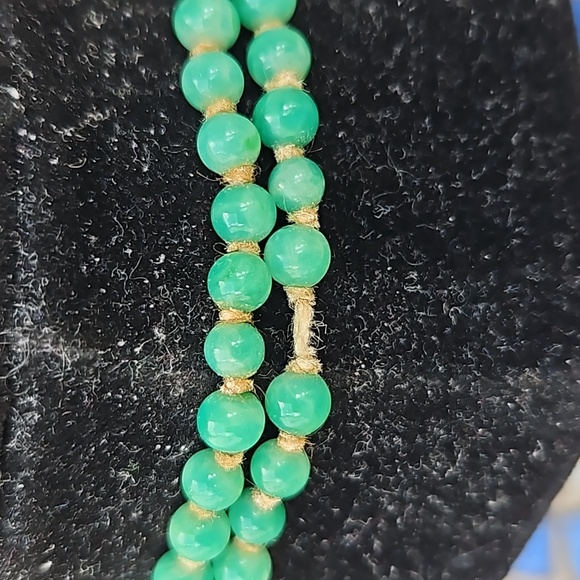 Vintage Green Glass Hand Knotted Necklace - Picture 4 of 4